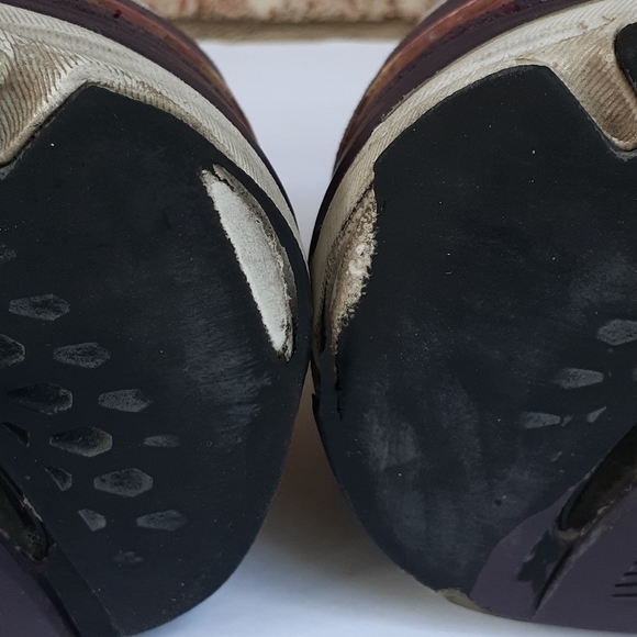 New Balance Women's 1540 Optimal Control Sneakers - Picture 4 of 6